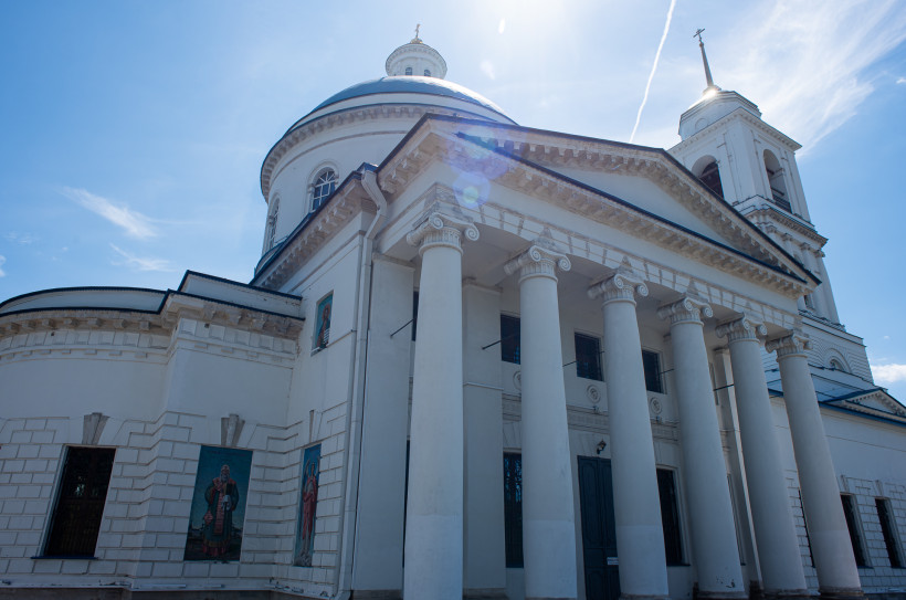 Собор Николы белого в Серпухове. Церковь Николы белого. Собор Николы белого в Серпухове фото. Церковь Серпухов Николы белого ночью.