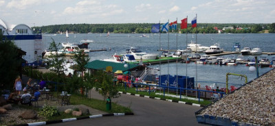 покататься на катере в подмосковье где можно