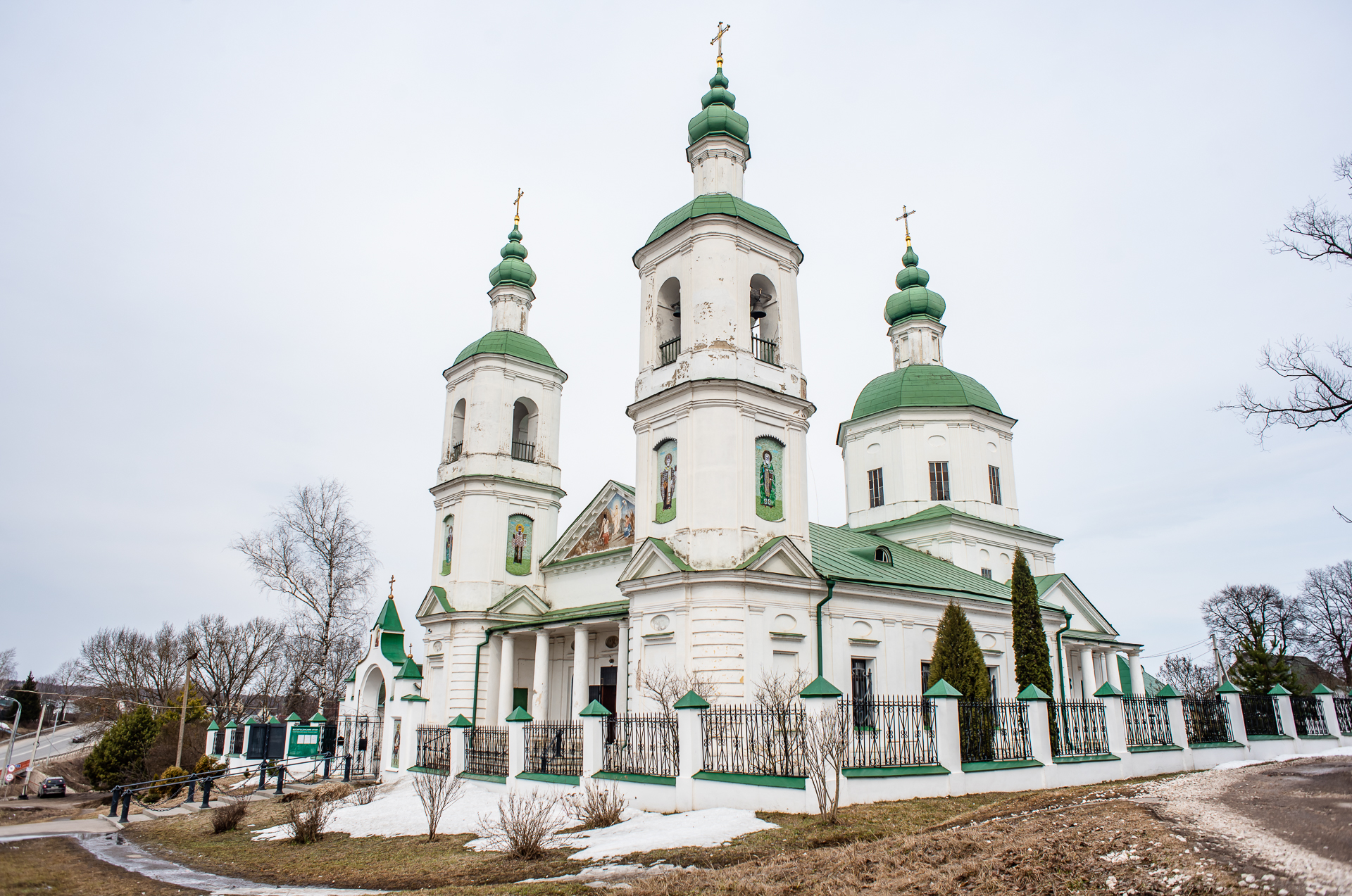 Воскресенский храм в селе Молоди