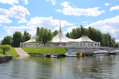 покататься на катере в подмосковье где можно