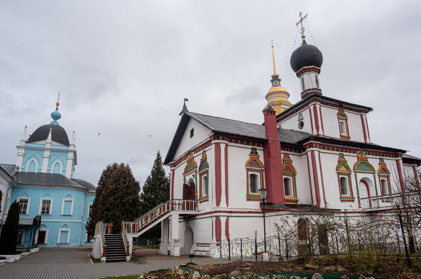 Свято-Троицкий Ново-Голутвин монастырь
